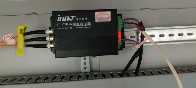 Fiber optic temperature measurement device