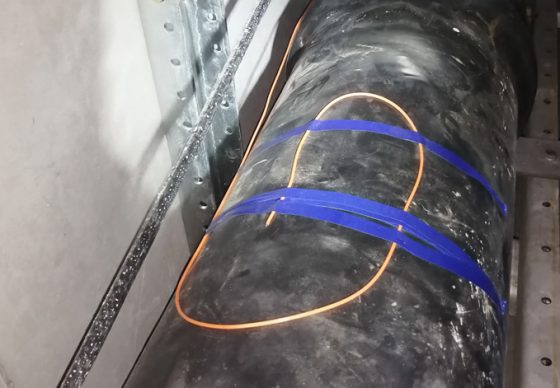 Fluorescent fiber optic temperature measurement system for tunnel cable joints